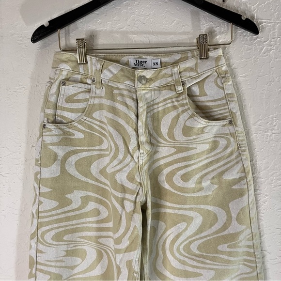 Tiger Mist Sergio Wide Leg Jeans in Tan Swirl Print - Picture 5 of 11